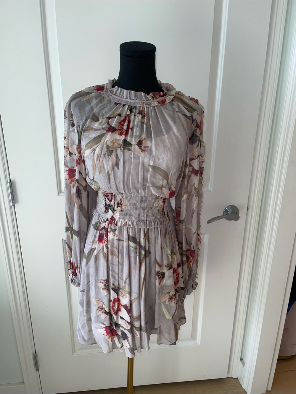 AllSaints Light Gray Floral Long-Sleeve Pleated Dress